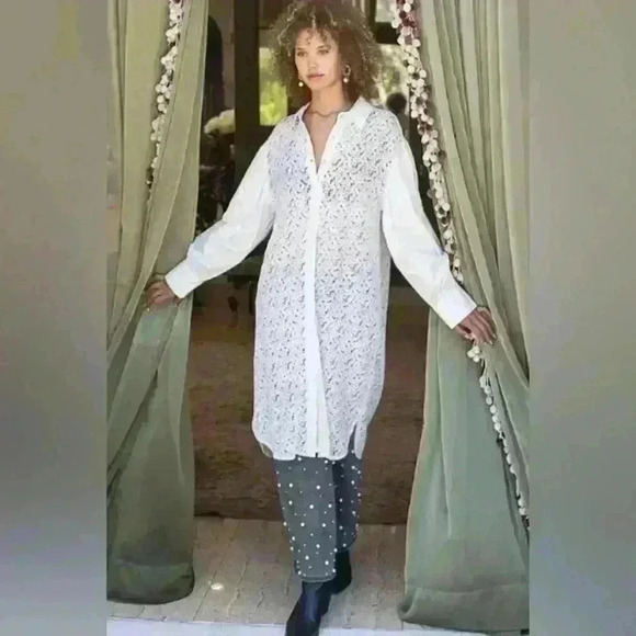 POL
LONG LACE BUTTON DOWN - WHITE Small - Picture 1 of 8
